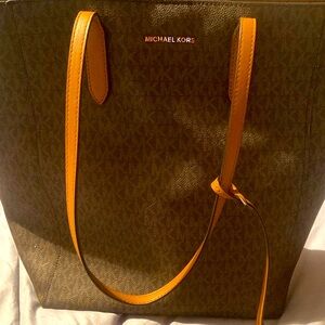 Micheal Kors tote purse